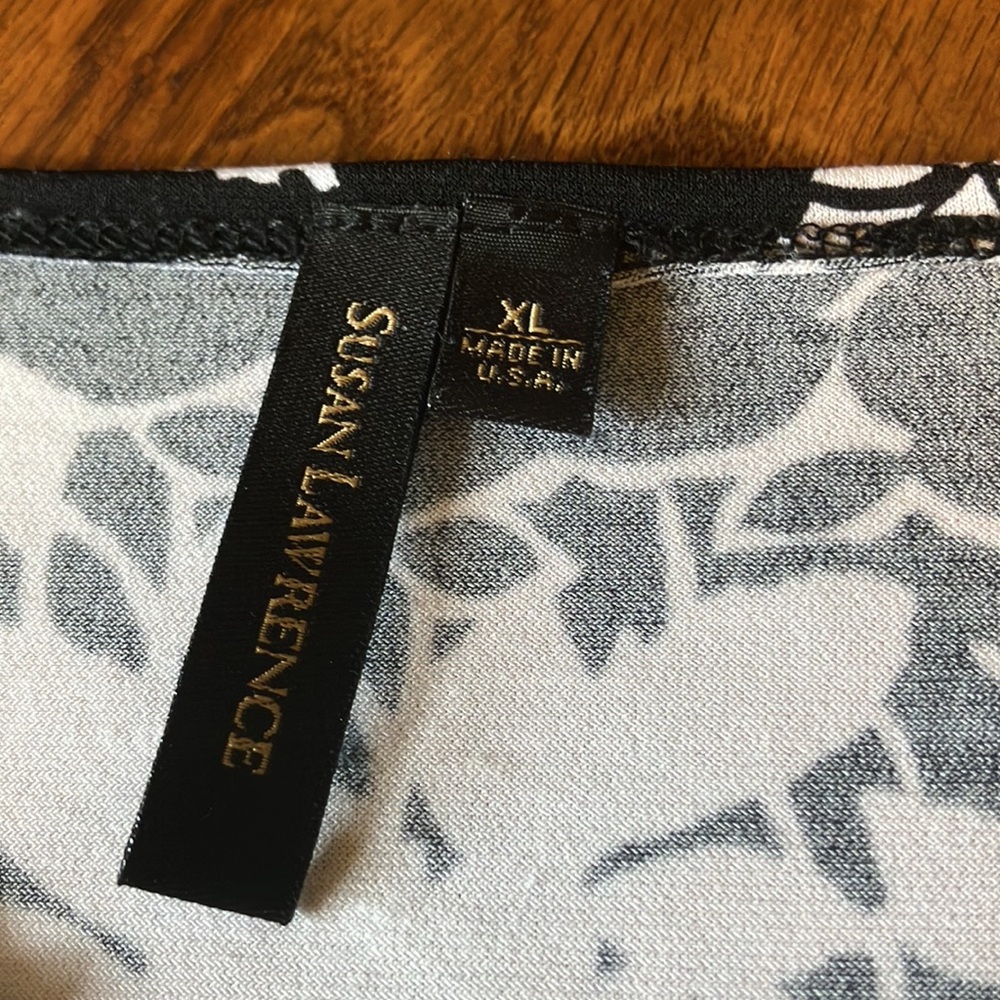 BLACK & WHITE XL LIKE NEW SUSAN LAWRENCE LACE CUTWORK NECK TOP - Picture 5 of 8